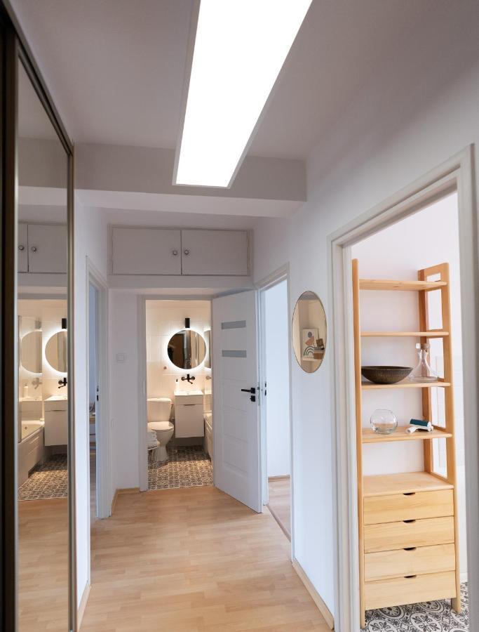 Lägenhet Spacious, Quiet And Bright Apartment, Close Center, Parking, Air-conditioned *