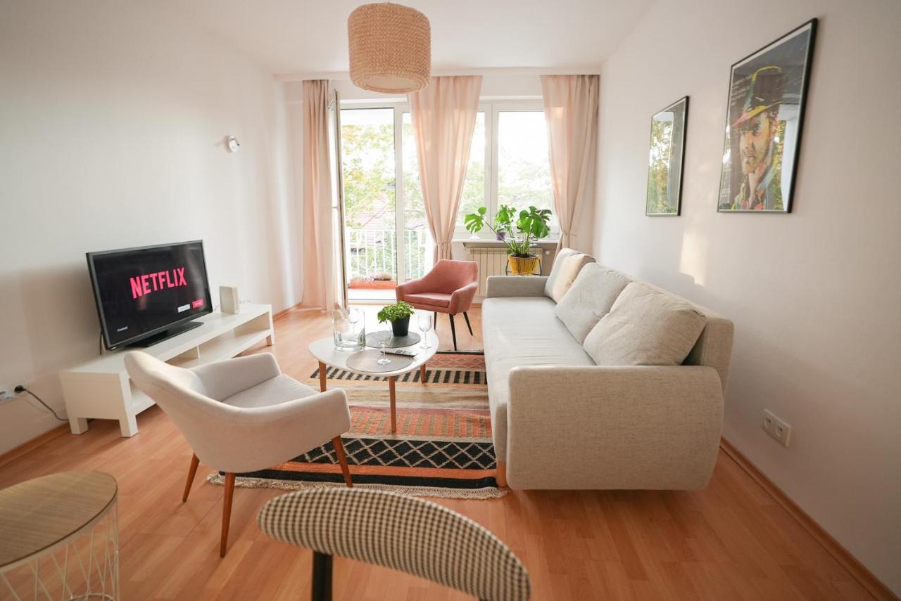 Lägenhet Spacious, Quiet And Bright Apartment, Close Center, Parking, Air-conditioned *