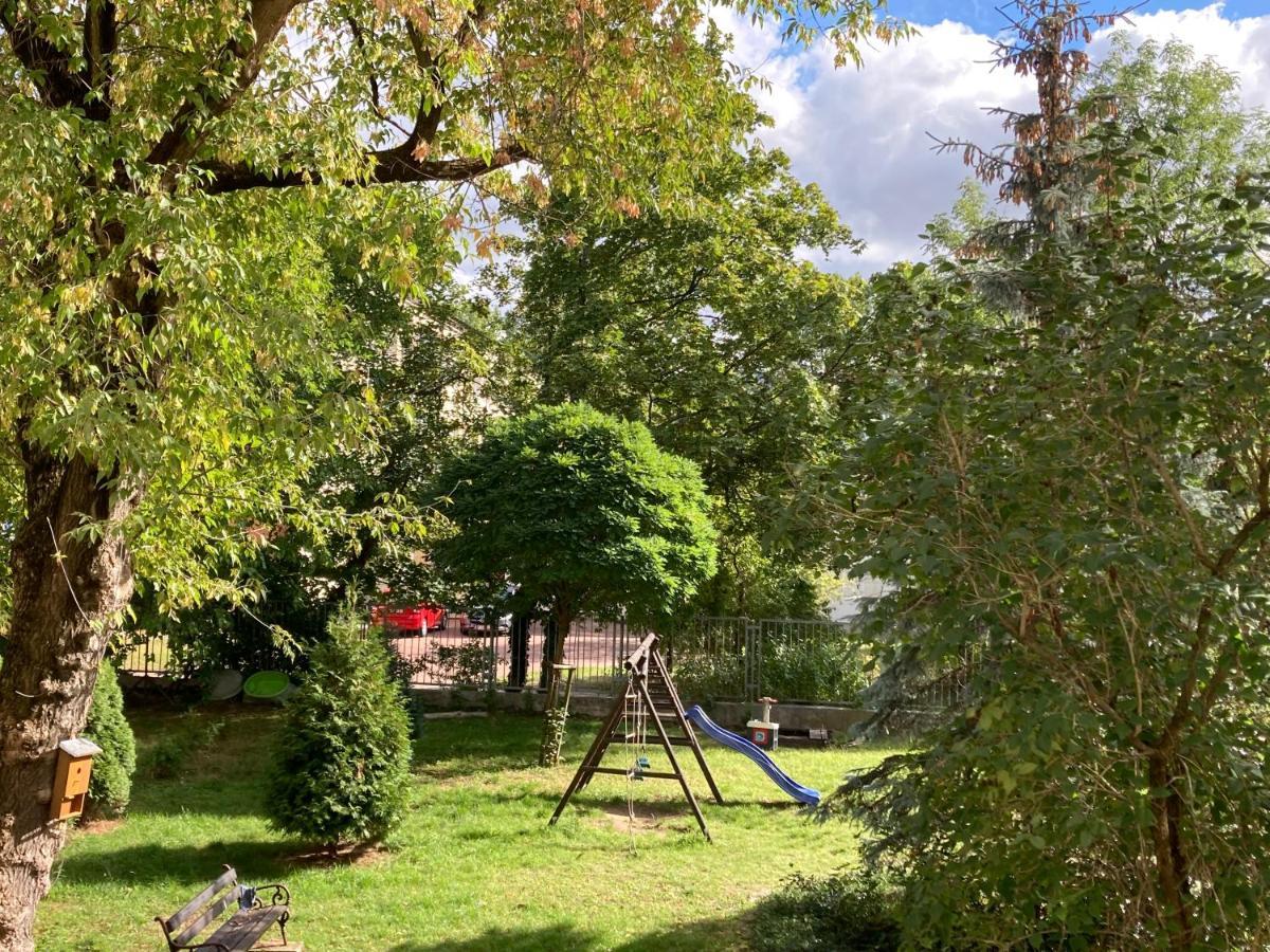 Spacious, Quiet And Bright Apartment, Close Center, Parking, Air-conditioned Lägenhet
